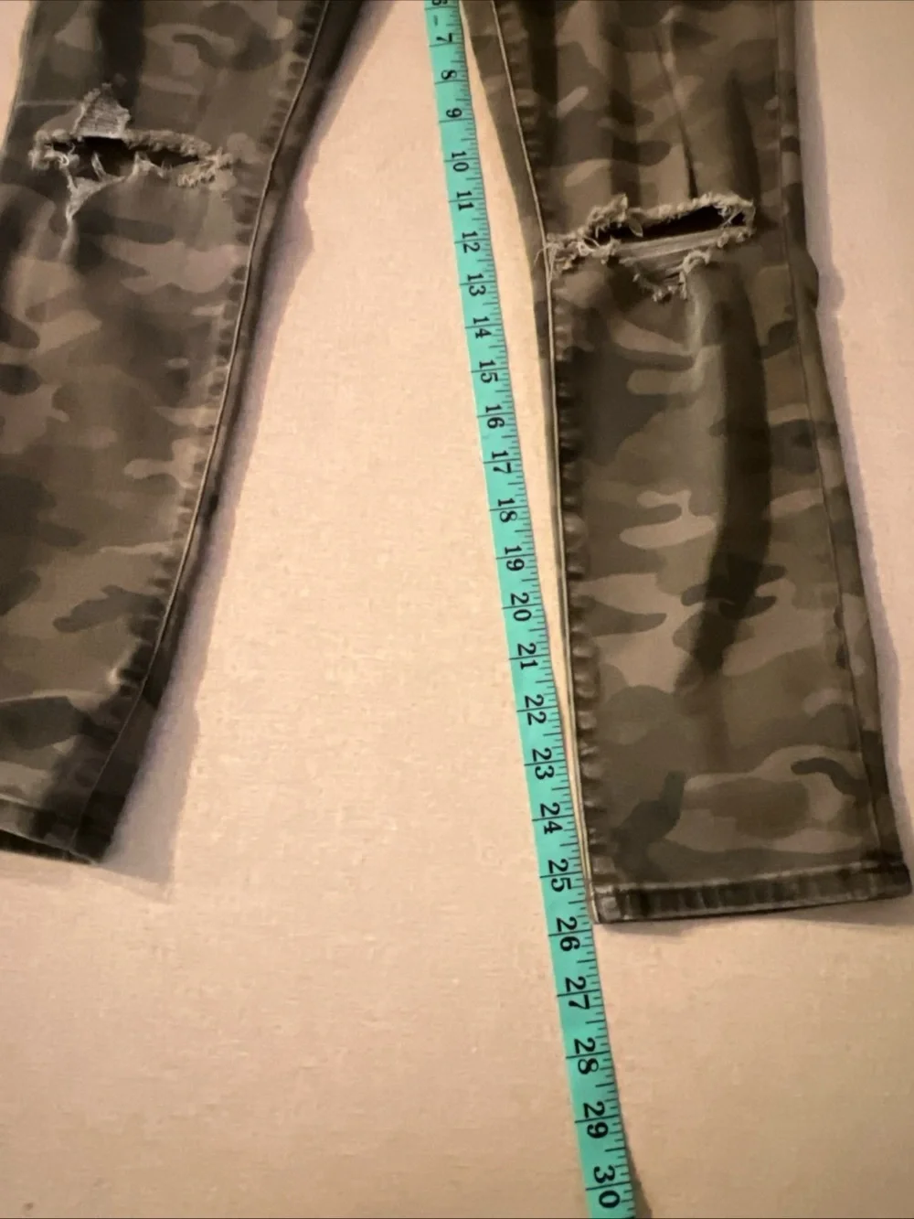 GAP Womens Size 26 Camo Distressed Best Girlfriend Denim Jeans.